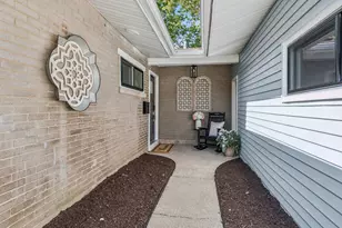 1124 59th St, Downers Grove, IL 60516 - Photo 2