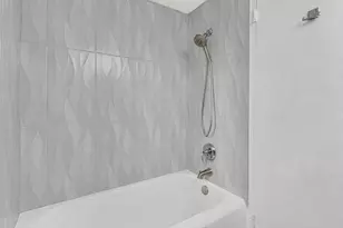 5056 N Marine Dr, Chicago, IL 60640 - Photo 14