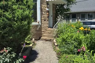 610 McClure Ave, Elgin, IL 60123 - Photo 2