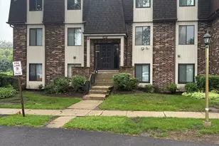 835 Waterview Cir, Vernon Hills, IL 60061 - Photo 2