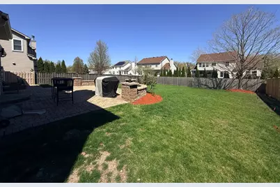 2052 Gardner Circle E, Aurora, IL 60503 - Photo 24