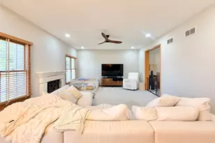 2052 Gardner Cir E, Aurora, IL 60503 - Photo 8