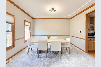 2052 Gardner Circle E, Aurora, IL 60503 - Photo 6
