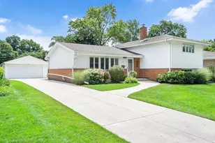 31 N Forrest Ave, Arlington Heights, IL 60004 - Photo 1