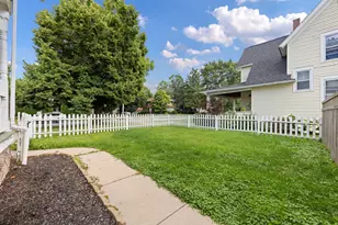 617 S 4th St, Aurora, IL 60505 - Photo 22