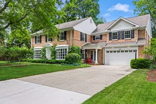 630 S Beverly Ln, Arlington Heights, IL 60005 - Photo 2