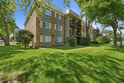 1621 N Windsor Drive #215, Arlington Heights, IL 60004 - Photo 2