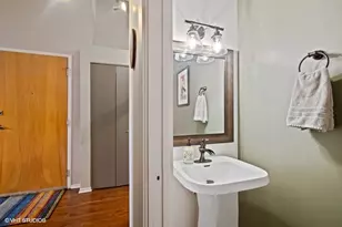 1934 N Washtenaw Ave, Chicago, IL 60647 - Photo 20