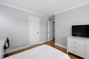 2924 W Jerome St, Chicago, IL 60645 - Photo 20