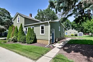 116 S River St, Montgomery, IL 60538 - Photo 1