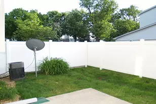 381 Park Ridge Ln, Aurora, IL 60504 - Photo 16