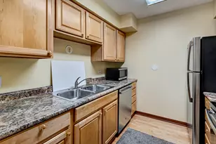 6184 Pinewood Ct, Willowbrook, IL 60527 - Photo 4