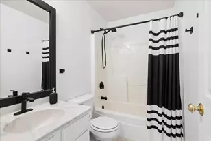 140 Station Park Cir, Grayslake, IL 60030 - Photo 12
