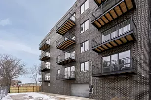 451 E Pershing Ave, Chicago, IL 60653 - Photo 1