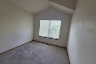 2800 E Bridleway Ct, Carpentersville, IL 60110 - Photo 10