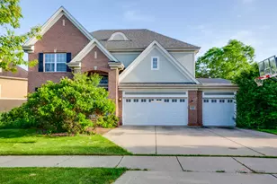 332 Colonial Dr, Vernon Hills, IL 60061 - Photo 1