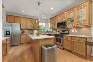 332 Colonial Dr, Vernon Hills, IL 60061 - Photo 6
