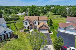 10 Hithergreen Ct, Algonquin, IL 60102 - Photo 1