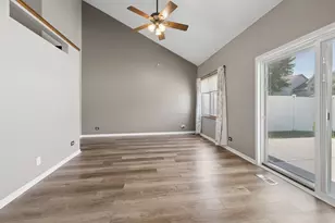 1430 S Pembroke Dr, South Elgin, IL 60177 - Photo 8