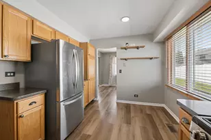 1430 S Pembroke Dr, South Elgin, IL 60177 - Photo 6