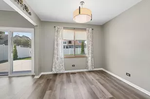 1430 S Pembroke Dr, South Elgin, IL 60177 - Photo 10