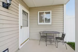 1430 S Pembroke Dr, South Elgin, IL 60177 - Photo 2