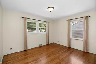29 N Summit Ave, Villa Park, IL 60181 - Photo 10