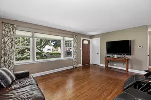 29 N Summit Ave, Villa Park, IL 60181 - Photo 6