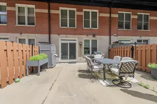 419 W Grand Ave, Chicago, IL 60654 - Photo 14
