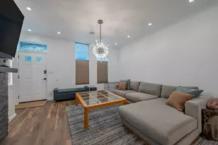 419 W Grand Ave, Chicago, IL 60654 - Photo 4