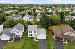 645 Spicebush Ln, Aurora, IL 60504 - Photo 2