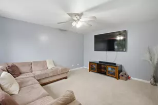 645 Spicebush Ln, Aurora, IL 60504 - Photo 6