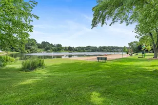431 Maplewood Dr, Barrington, IL 60010 - Photo 20