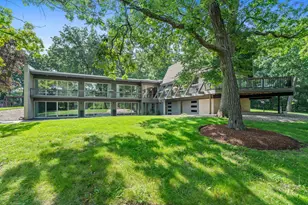 431 Maplewood Dr, Barrington, IL 60010 - Photo 1