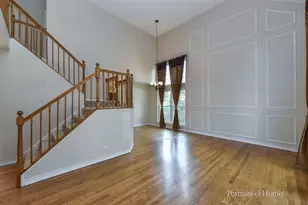 1302 Dunbarton Dr, Aurora, IL 60502 - Photo 2