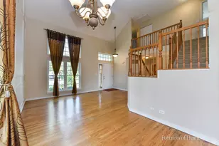1302 Dunbarton Dr, Aurora, IL 60502 - Photo 4