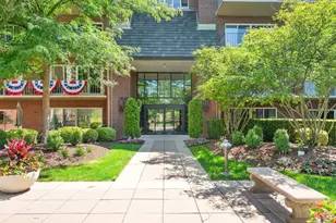 5 Oak Brook Club Dr, Oak Brook, IL 60523 - Photo 2
