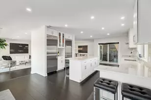 5 Oak Brook Club Dr, Oak Brook, IL 60523 - Photo 6