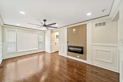 8219 S Muskegon Avenue, Chicago, IL 60617 - Photo 4