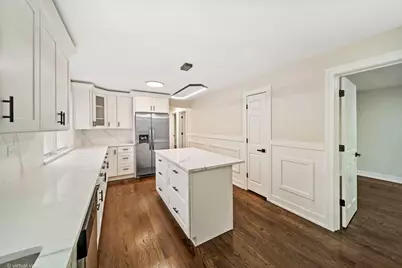 8219 S Muskegon Avenue, Chicago, IL 60617 - Photo 18