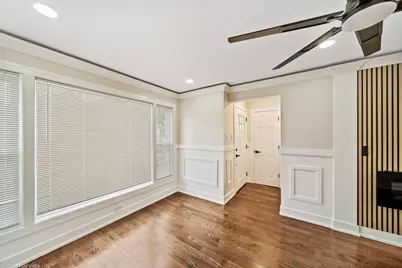 8219 S Muskegon Avenue, Chicago, IL 60617 - Photo 6