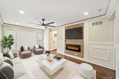 8219 S Muskegon Avenue, Chicago, IL 60617 - Photo 2