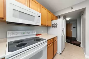 345 N La Salle St, Chicago, IL 60654 - Photo 4