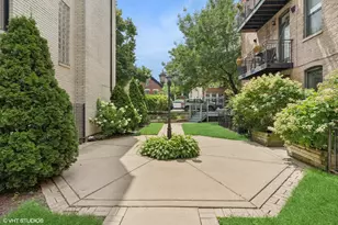 1920 W Dickens Ave, Chicago, IL 60614 - Photo 2