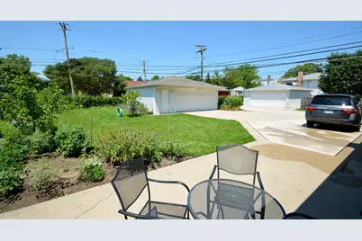 7542 Lowell Avenue, Skokie, IL 60076 - Photo 2