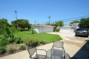7542 Lowell Ave, Skokie, IL 60076 - Photo 2