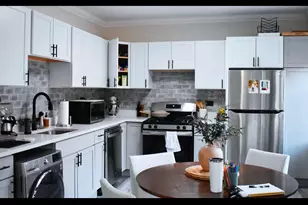 839 W Cornelia Ave, Chicago, IL 60657 - Photo 2