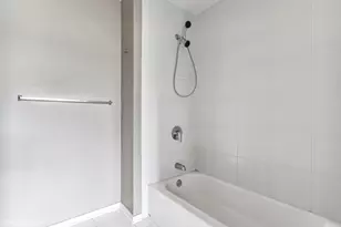 1 E 8th St, Chicago, IL 60605 - Photo 10