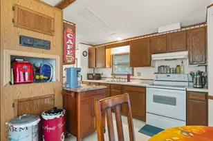 206 Viola Dr, Freeport, IL 61032 - Photo 4