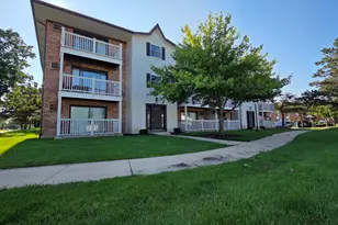 301 Gregory St, Aurora, IL 60504 - Photo 1